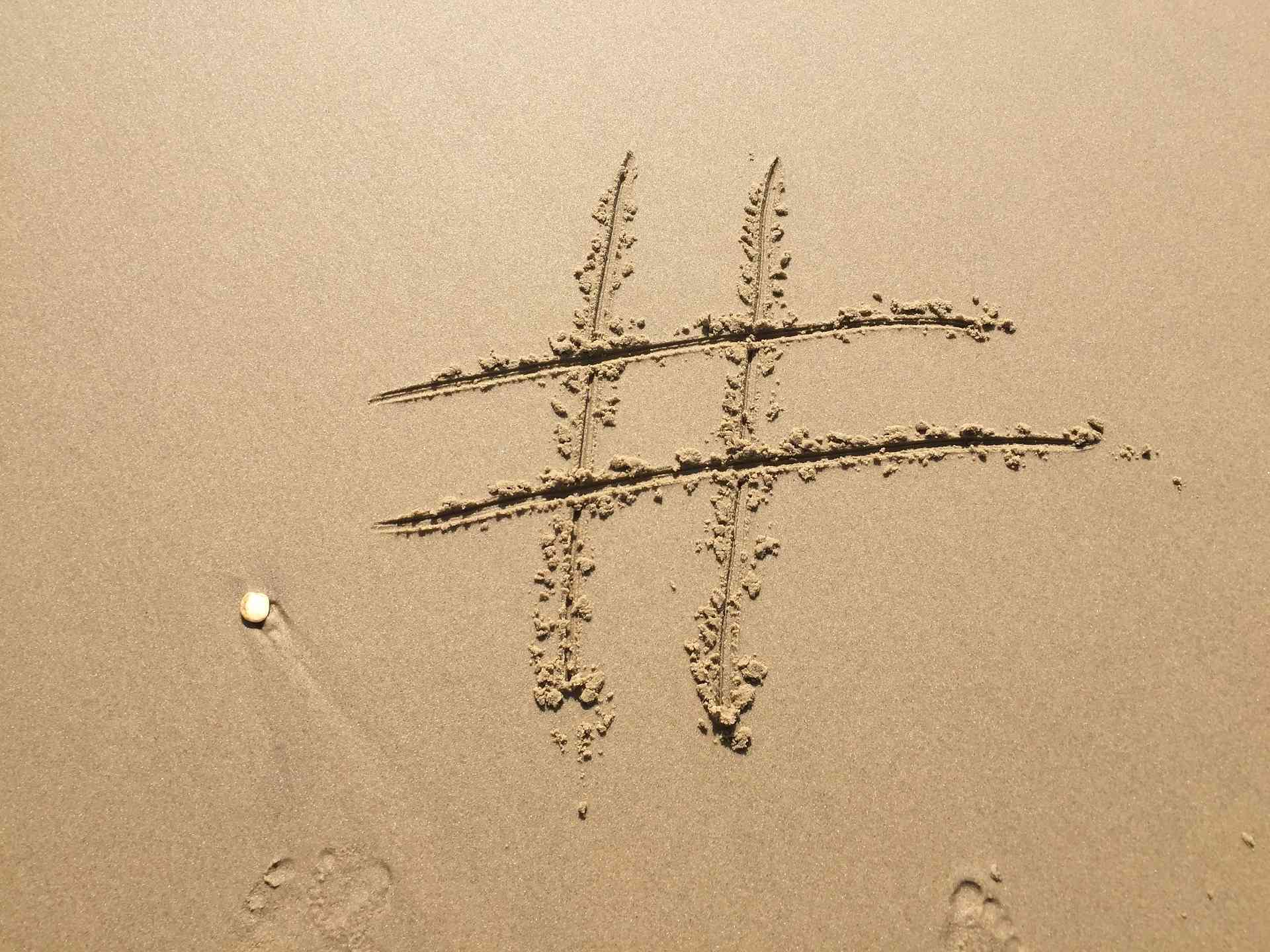 hashtag dans le sable